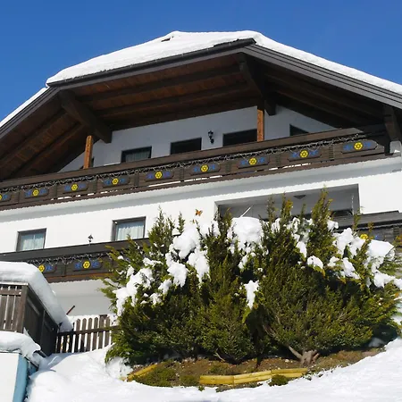 Spacious In Hausbellevue With Balcony And Panoramic Mountain Aspect